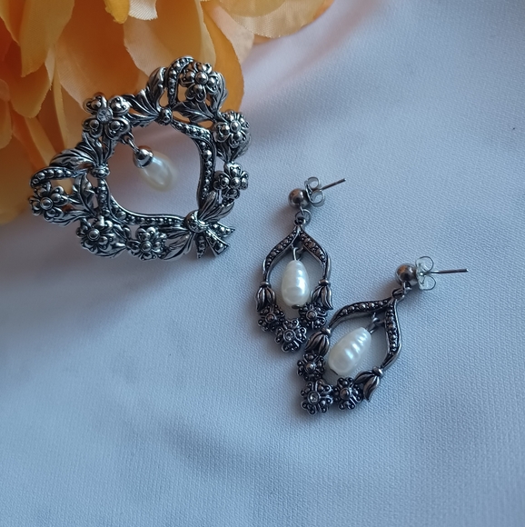 Silver / Pearl Brooch and Earrings - Picture 1 of 5